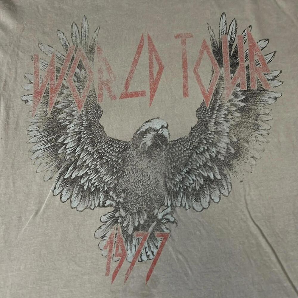 Forever21 World Tour Graphic TShirt Beige Size Medium